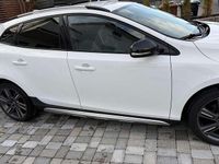 Gebraucht Volvo V40 CC Momentum 152 PS (111 kW) 2017 Weiß Kombi