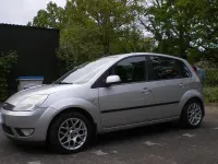 Gebraucht Ford Fiesta 80 PS (58 kW) 2005 Silber Kleinwagen