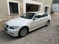 Gebraucht BMW 320 163 PS (119 kW) 2008 Weiß Limousine