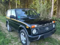 Second-hand Lada Urban 83 CP (61 kW) 2017 Negru SUV