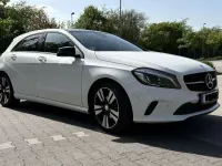 Gebraucht Mercedes A180 Urban 122 PS (89 kW) 2015 Schwarz Limousine
