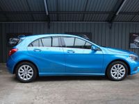 Gebraucht Mercedes A180 109 PS (80 kW) 2013 Blau Limousine