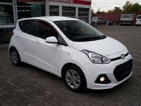 Gebraucht Hyundai i10 Trend 67 PS (49 kW) 2015 Weiß Kleinwagen