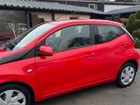 Gebraucht Toyota Aygo 75 PS (55 kW) 2016 Rot Kleinwagen