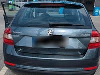 Gebraucht Skoda Rapid 90 PS (66 kW) 2017 Grau Kleinwagen