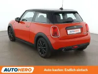 Gebraucht Mini Cooper 136 PS (100 kW) 2019 Solaris orange Kleinwagen