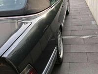 Gebraucht Mercedes E220 Sportline 150 PS (110 kW) 1993 Schwarz Cabrio