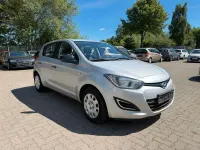 Gebraucht Hyundai i20 75 PS (55 kW) 2014 Silber Kleinwagen