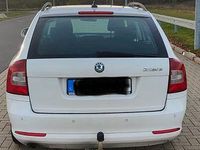 Gebraucht Skoda Octavia Ambition 105 PS (77 kW) 2012 Weiß Kombi