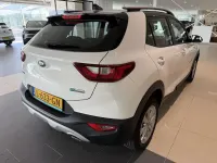 Gebraucht Kia Stonic 99 PS (72 kW) 2021 Weiß SUV