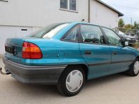 Gebraucht Opel Astra 75 PS (55 kW) 1993 Blau Limousine