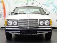 Gebraucht Mercedes 300 125 PS (91 kW) 1985 Weiß Coupé
