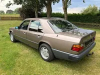 Gebraucht Mercedes 230 132 PS (97 kW) 1988 Braun Limousine