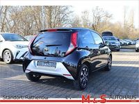 Gebraucht Toyota Aygo Team 72 PS (52 kW) 2021 Midnightschwarz mica Kleinwagen