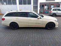 Gebraucht Mercedes E220 170 PS (125 kW) 2016 Hellelfenbein Kombi