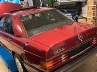 Gebraucht Mercedes 190 160 PS (117 kW) 1990 Rot Limousine