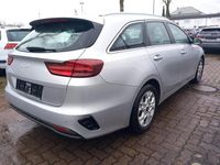Gebraucht Kia Ceed Vision 120 PS (88 kW) 2024 Lunarsilber metallic Kleinwagen