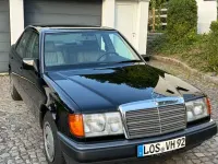Gebraucht Mercedes E200 136 PS (100 kW) 1992 Schwarz Limousine