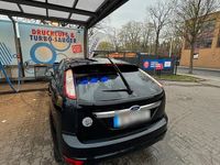 Usado Ford Focus Ghia 101 CV (74 kW) 2008 Negro Utilitario