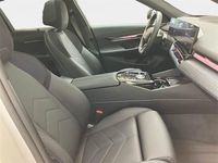 Gebraucht BMW i5 M Sport 250 kW (340 PS) 2023 Mineralweiß metallic Limousine