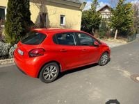 Gebraucht Peugeot 208 82 PS (60 kW) 2016 Orange Kleinwagen