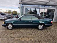 Gebraucht Mercedes E320 220 PS (161 kW) 1993 Malachitgrün (metallic) Cabrio