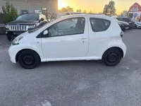 Gebraucht Toyota Aygo City 68 PS (50 kW) 2010 Weiß Kleinwagen