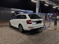 Gebraucht Skoda Octavia 150 PS (110 kW) 2015 Weiß Kleinwagen