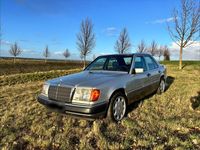 Usata Mercedes E220 150 CV (110 kW) 1993 Argento Berlina