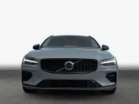 Gebraucht Volvo V60 Plus 197 PS (144 kW) 2025 Vapour grey metallic Kombi