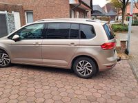 Second-hand VW Touran Sound 110 CP (80 kW) 2017 Bej Monovolum