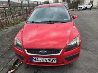 Gebraucht Ford Focus Trend 101 PS (74 kW) 2005 Rot Limousine