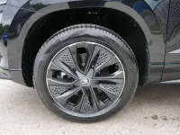 Neu Skoda Karoq SportLine 190 PS (139 kW) 2026 Blackmagic perleffekt SUV