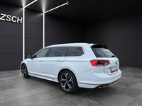 Gebraucht VW Passat Elegance 150 PS (110 kW) 2023 Gletscherweiß metallic Kombi