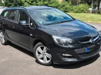 Gebraucht Opel Astra 95 PS (69 kW) 2013 Schwarz Kombi