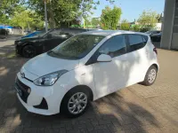 Gebraucht Hyundai i10 Trend 87 PS (63 kW) 2017 Weiß Kleinwagen