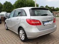 Gebraucht Mercedes B180 122 PS (89 kW) 2013 Silber Kleinwagen