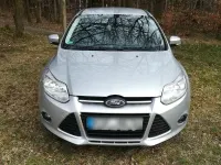 Usado Ford Focus Titanium 105 CV (77 kW) 2011 Plateado Berlina