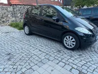 Używany Mercedes A150 Classic 95 KM (69 kW) 2004 Czarny Hatchback