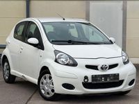 Gebraucht Toyota Aygo Cool 68 PS (50 kW) 2010 Weiß Kleinwagen