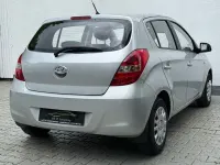 Gebraucht Hyundai i20 Classic 77 PS (56 kW) 2012 Silber Kleinwagen