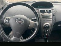 Gebraucht Daihatsu Charade 100 PS (73 kW) 2012 Grau Kleinwagen