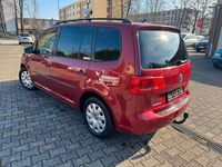 Gebraucht VW Touran Trendline 105 PS (77 kW) 2012 Wild cherry red metallic Van / Kleinbus