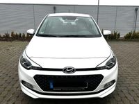 Gebraucht Hyundai i20 75 PS (55 kW) 2015 Weiß Kleinwagen