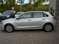 Używany Hyundai i30 Select 101 KM (74 kW) 2017 Srebrny Sedan/Limuzyna