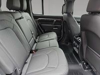 Gebraucht Land Rover Defender SE Dynamic 252 PS (185 kW) 2025 Silicon silver SUV