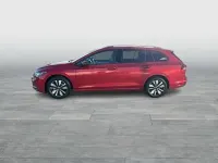 Gebraucht VW Golf VIII Move 110 PS (80 kW) 2023 Kings red metallic Kombi