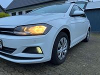 Gebraucht VW Polo Comfortline 95 PS (69 kW) 2018 Weiß Limousine
