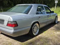 Gebraucht Mercedes E280 193 PS (141 kW) 1995 Silber Limousine