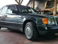 Gebraucht Mercedes E230 132 PS (97 kW) 1988 Schwarz Limousine